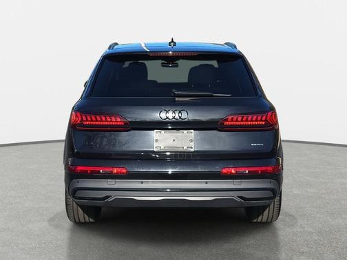 2023 Audi Q7 45 Premium Plus