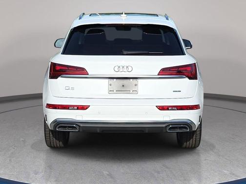 Glacier White Metallic 2025 Audi Q5 55 S line Premium Plus