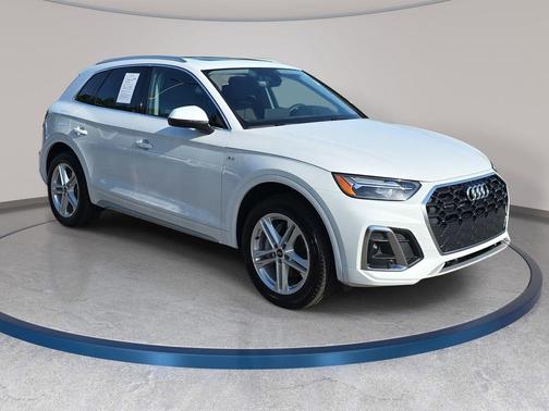 Glacier White Metallic 2025 Audi Q5 55 S line Premium Plus