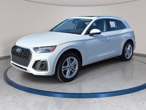 Glacier White Metallic 2025 Audi Q5 55 S line Premium Plus