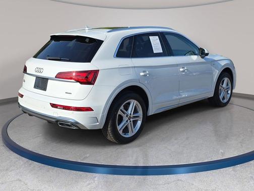Glacier White Metallic 2025 Audi Q5 55 S line Premium Plus