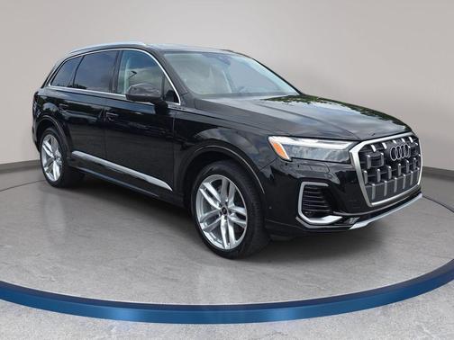 Mythos Black Metallic 2025 Audi Q7 55 Premium Plus