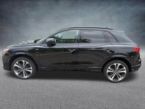 Mythos Black Metallic 2021 Audi Q3 45 S line Premium