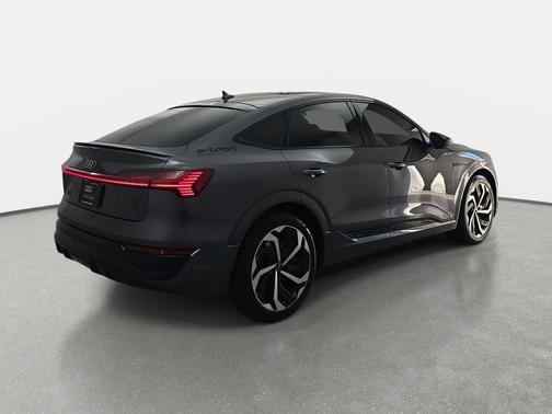 2024 Audi Q8 e-tron Prestige