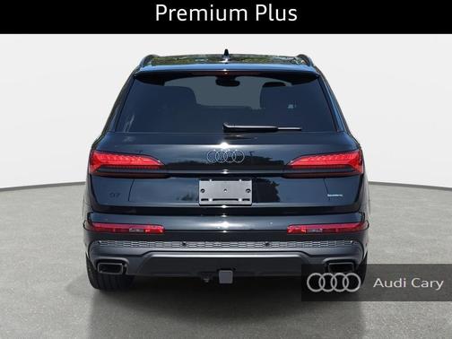 Mythos Black Metallic 2026 Audi Q7 quattro