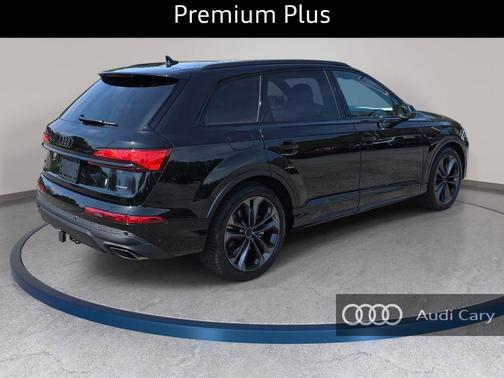 Mythos Black Metallic 2026 Audi Q7 quattro