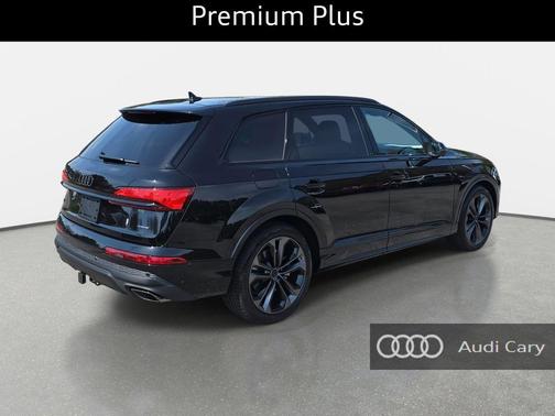 Mythos Black Metallic 2026 Audi Q7 quattro