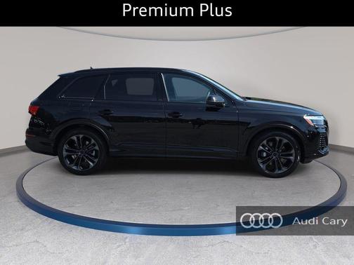 Mythos Black Metallic 2026 Audi Q7 quattro