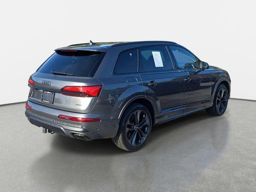 2025 Audi Q7 55 Premium Plus