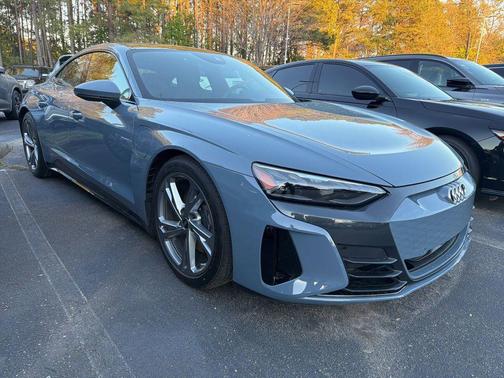 Kemora Gray Metallic 2023 Audi e-tron GT Premium Plus quattro
