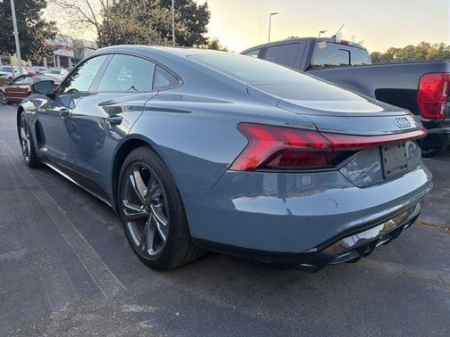 Kemora Gray Metallic 2023 Audi e-tron GT Premium Plus quattro