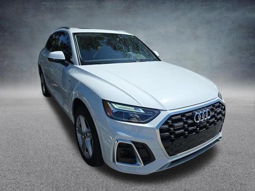 Glacier White Metallic 2024 Audi Q5 e 55 S line Premium Plus