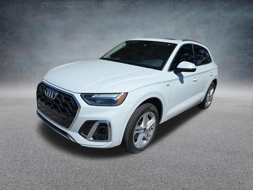 Glacier White Metallic 2024 Audi Q5 e 55 S line Premium Plus
