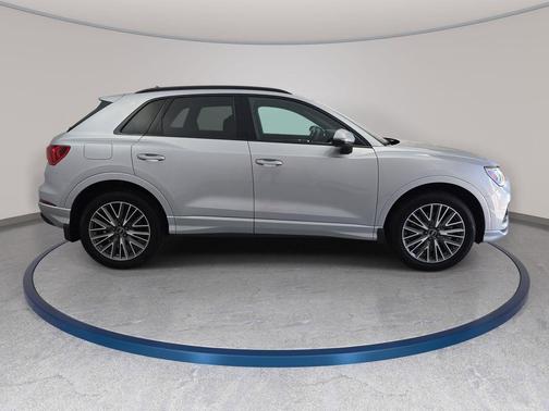 Florett Silver Metallic 2023 Audi Q3 Premium 40 TFSI quattro Tiptronic