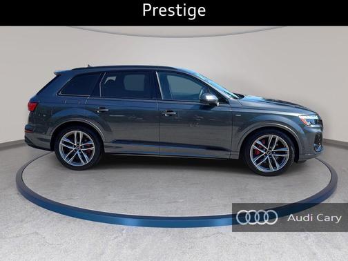 Daytona Gray Pearl Effect 2026 Audi Q7 55 Prestige