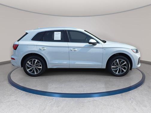 Glacier White Metallic 2023 Audi Q5 45 S line Premium