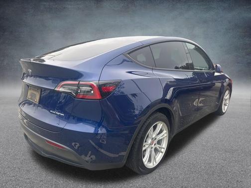 2022 Tesla Model Y Long Range Dual Motor All-Wheel Drive