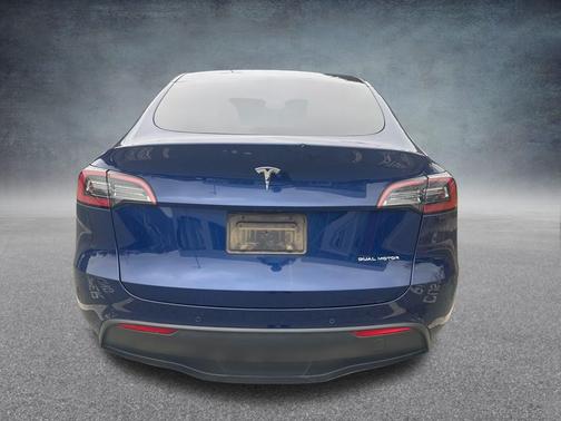 2022 Tesla Model Y Long Range Dual Motor All-Wheel Drive