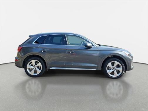 2022 Audi Q5 45 S line Prestige