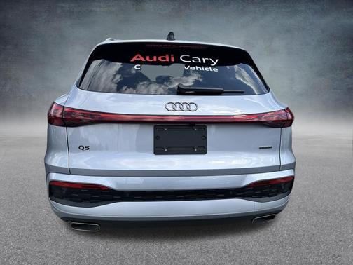 Florett Silver Metallic 2025 Audi Q5 Premium Plus TFSI quattro S tronic