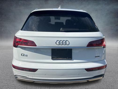 2024 Audi Q5 40 Premium
