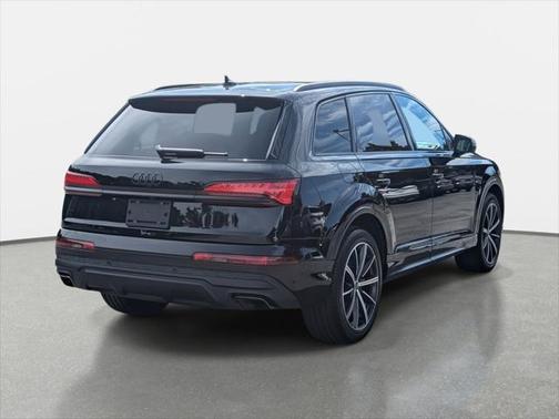 2025 Audi Q7 45 Premium Plus