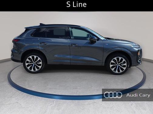 Daytona Gray Pearl Effect 2026 Audi Q3 S line