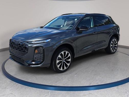 Daytona Gray Pearl Effect 2026 Audi Q3 S line