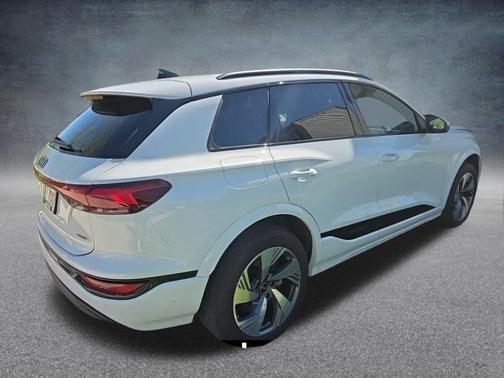 Glacier White Metallic 2025 Audi Q6 e-tron Premium Plus quattro
