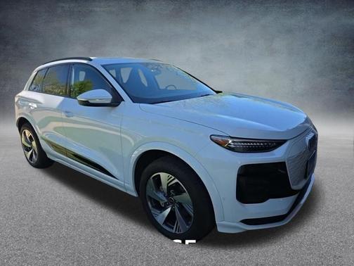 Glacier White Metallic 2025 Audi Q6 e-tron Premium Plus quattro