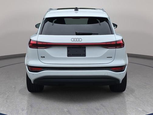 Glacier White Metallic 2025 Audi Q6 e-tron Premium Plus quattro