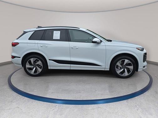 Glacier White Metallic 2025 Audi Q6 e-tron Premium Plus quattro