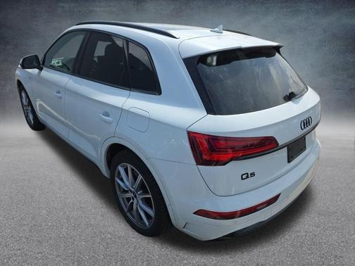 Glacier White Metallic 2023 Audi Q5 e 55 S line Premium Plus
