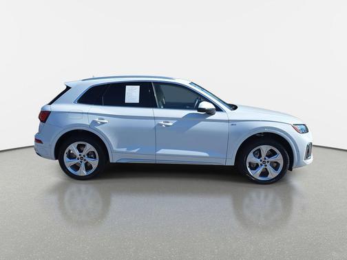 2024 Audi Q5 45 S line Prestige