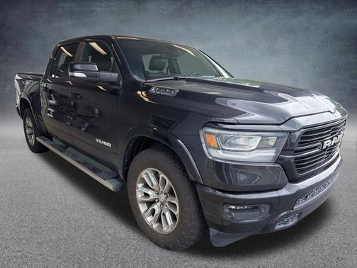 Diamond Black Crystal Pearlcoat 2021 RAM 1500 Laramie