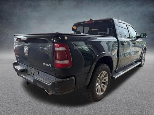 Diamond Black Crystal Pearlcoat 2021 RAM 1500 Laramie
