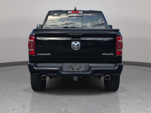 Diamond Black Crystal Pearlcoat 2021 RAM 1500 Laramie