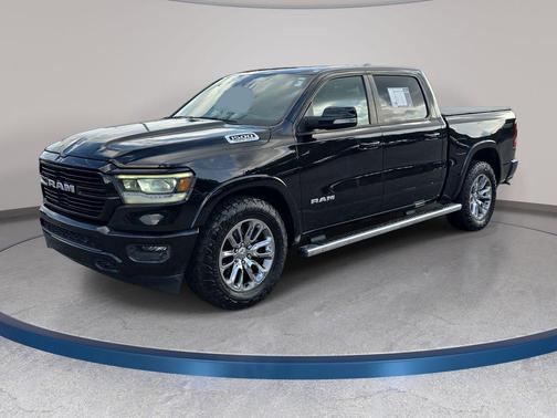 Diamond Black Crystal Pearlcoat 2021 RAM 1500 Laramie