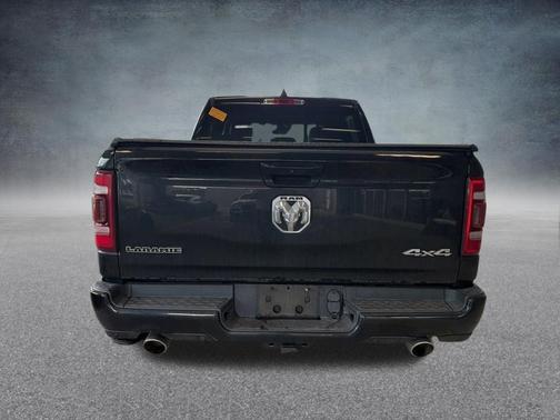 Diamond Black Crystal Pearlcoat 2021 RAM 1500 Laramie