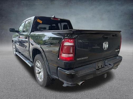 Diamond Black Crystal Pearlcoat 2021 RAM 1500 Laramie