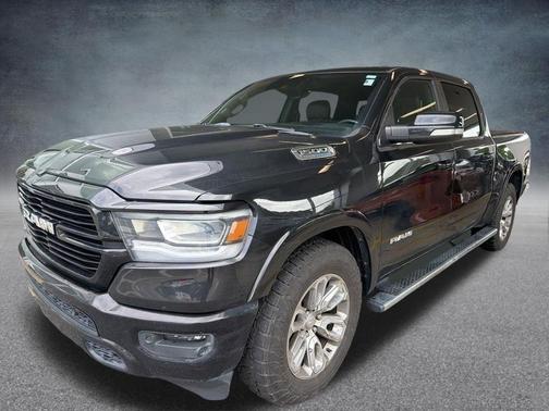 Diamond Black Crystal Pearlcoat 2021 RAM 1500 Laramie