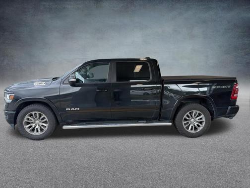 Diamond Black Crystal Pearlcoat 2021 RAM 1500 Laramie
