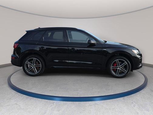 Mythos Black Metallic 2025 Audi Q5 55 S line Premium Plus