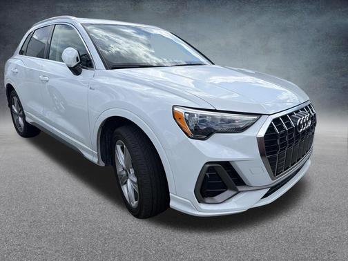 Glacier White Metallic 2022 Audi Q3 45 S line Premium