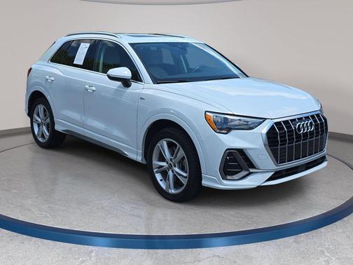 Glacier White Metallic 2022 Audi Q3 45 S line Premium
