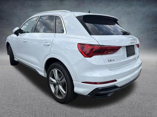 Glacier White Metallic 2022 Audi Q3 45 S line Premium