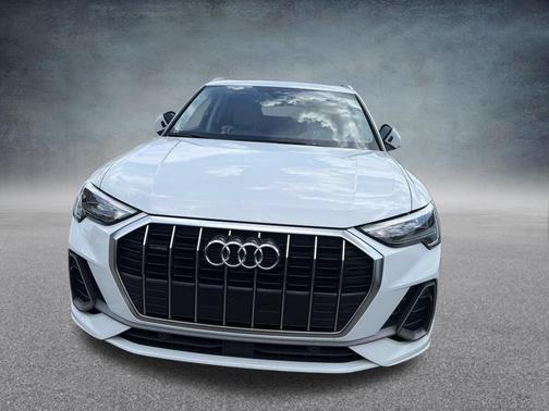 Glacier White Metallic 2022 Audi Q3 45 S line Premium