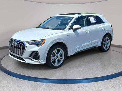 Glacier White Metallic 2022 Audi Q3 45 S line Premium