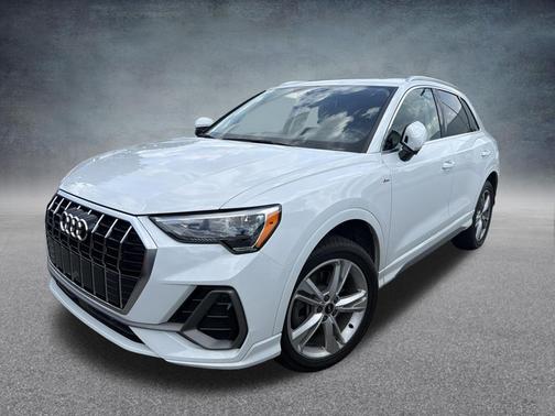 Glacier White Metallic 2022 Audi Q3 45 S line Premium