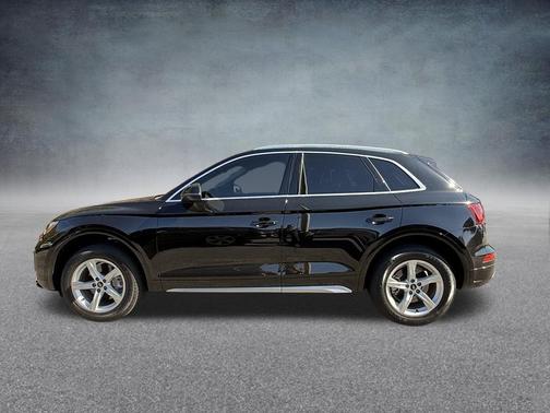 Mythos Black Metallic 2023 Audi Q5 40 Premium